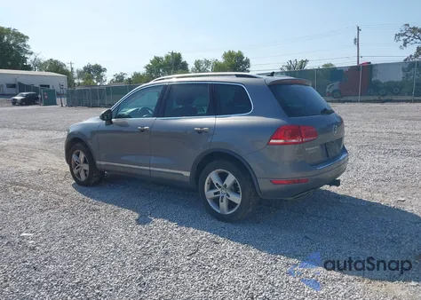 2013 Volkswagen Touareg Tdi Lux z USA, uszkodzony, nr VIN WVGEP9BP7DD005089